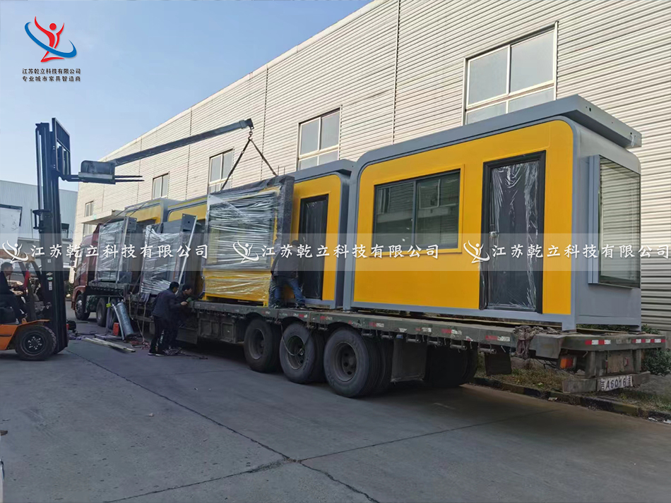 大連公交候車亭第五、六車發(fā)貨