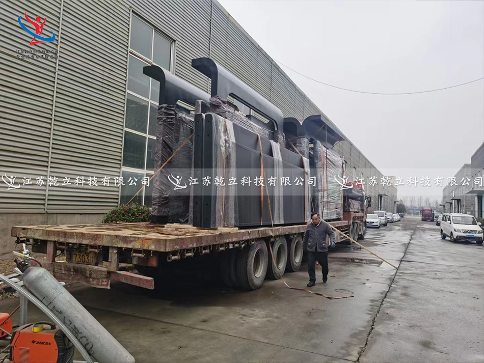 大連公交候車亭第七、八車發(fā)貨