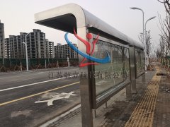 新一批不銹鋼候車亭亮相駐馬店，為市民出行提供便捷
