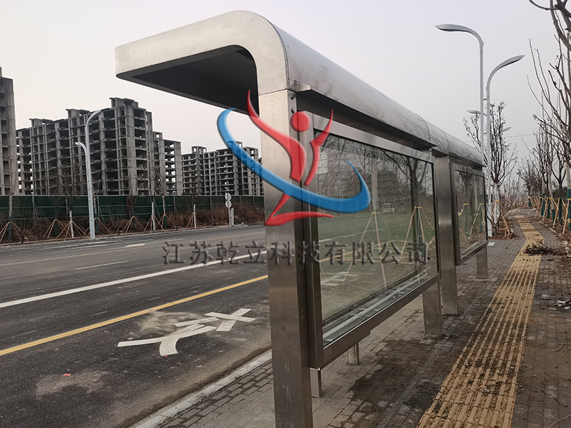 新一批不銹鋼候車亭亮相駐馬店，為市民出行提供便捷