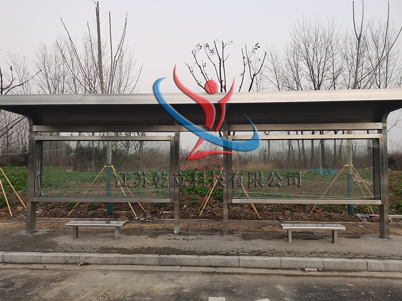 不銹鋼候車亭材質(zhì)耐腐蝕,使用壽命長(zhǎng)